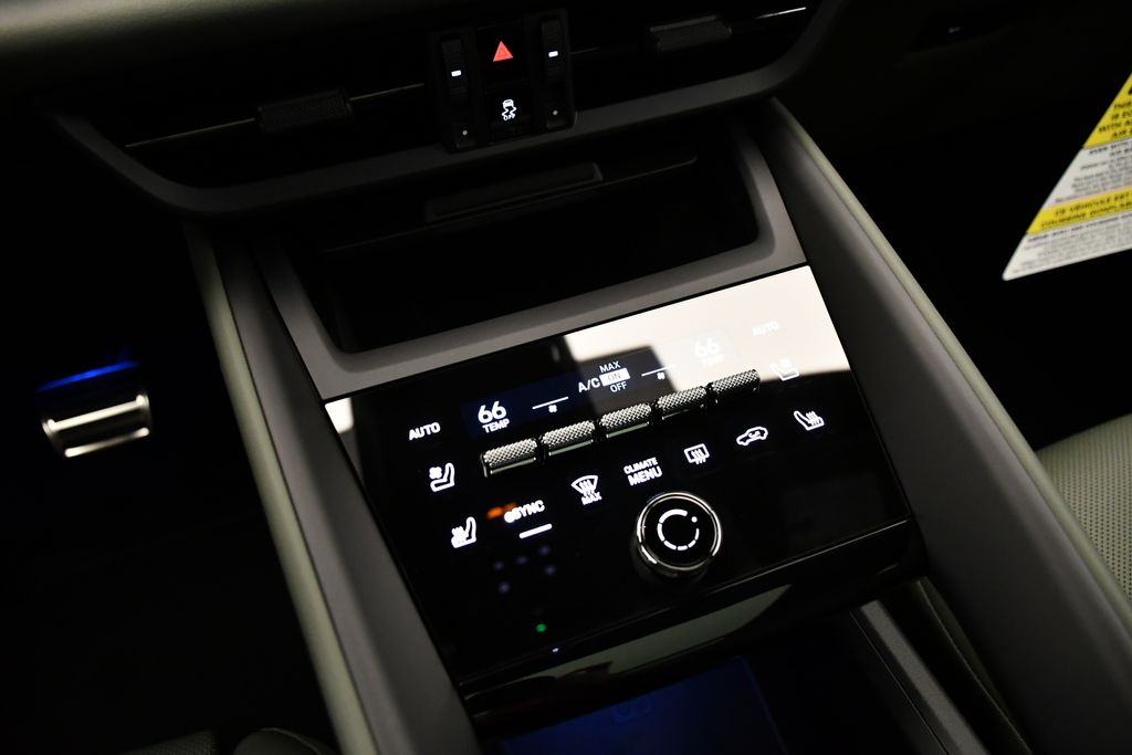 Thumbnail: 2025 Porsche Macan - 32