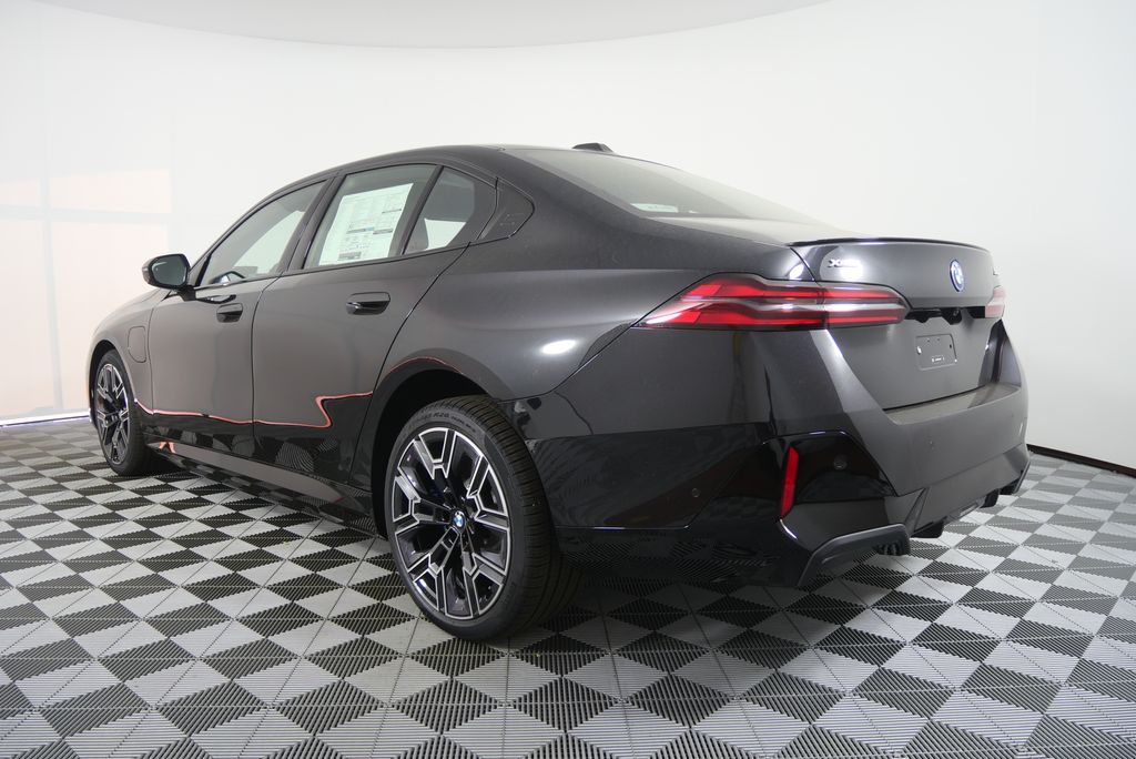 Thumbnail: 2027 BMW 5 Series - 5