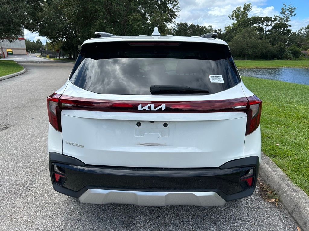 Thumbnail: 2024 Kia Seltos - 4
