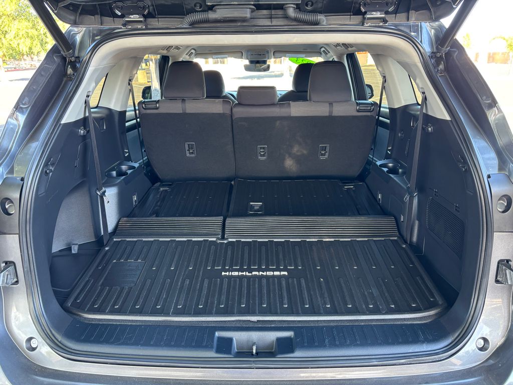2023 Toyota Highlander L 32