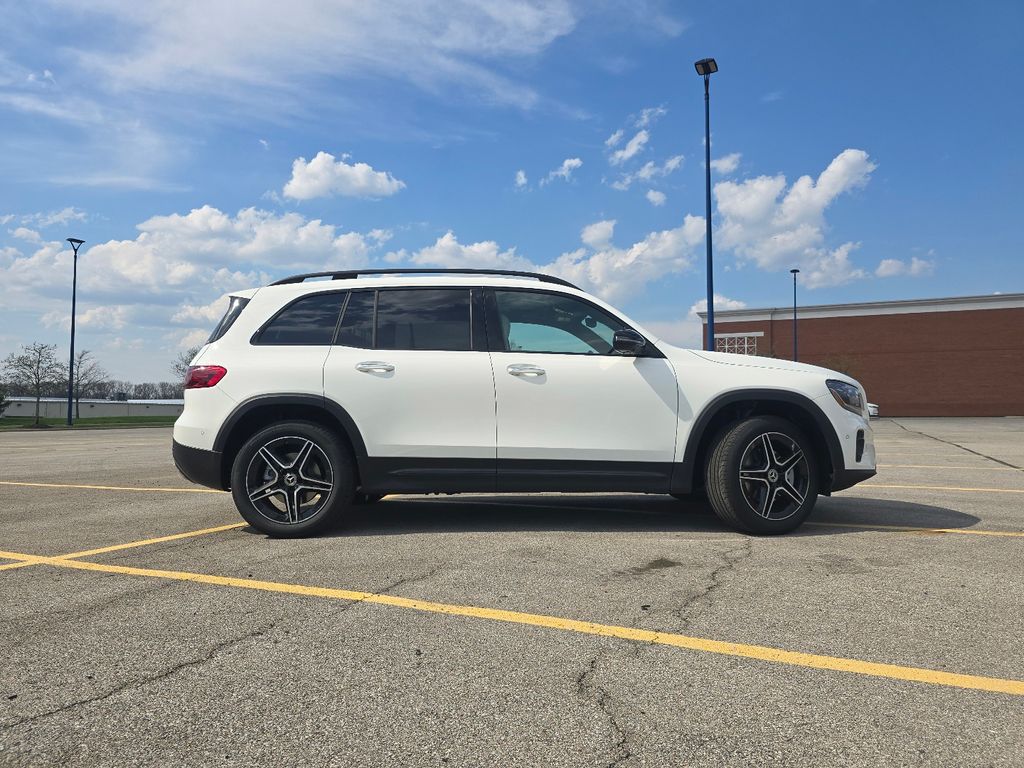 New 2026 White Mercedes-Benz GLB 250 image 17