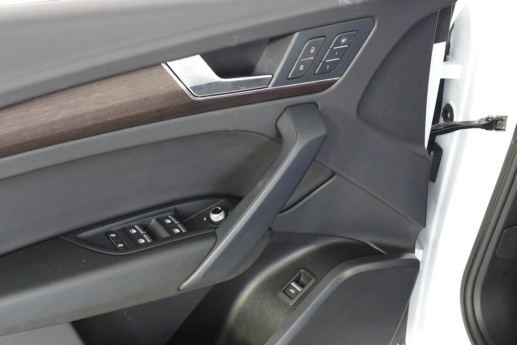 Thumbnail: 2023 Audi Q5 - 12