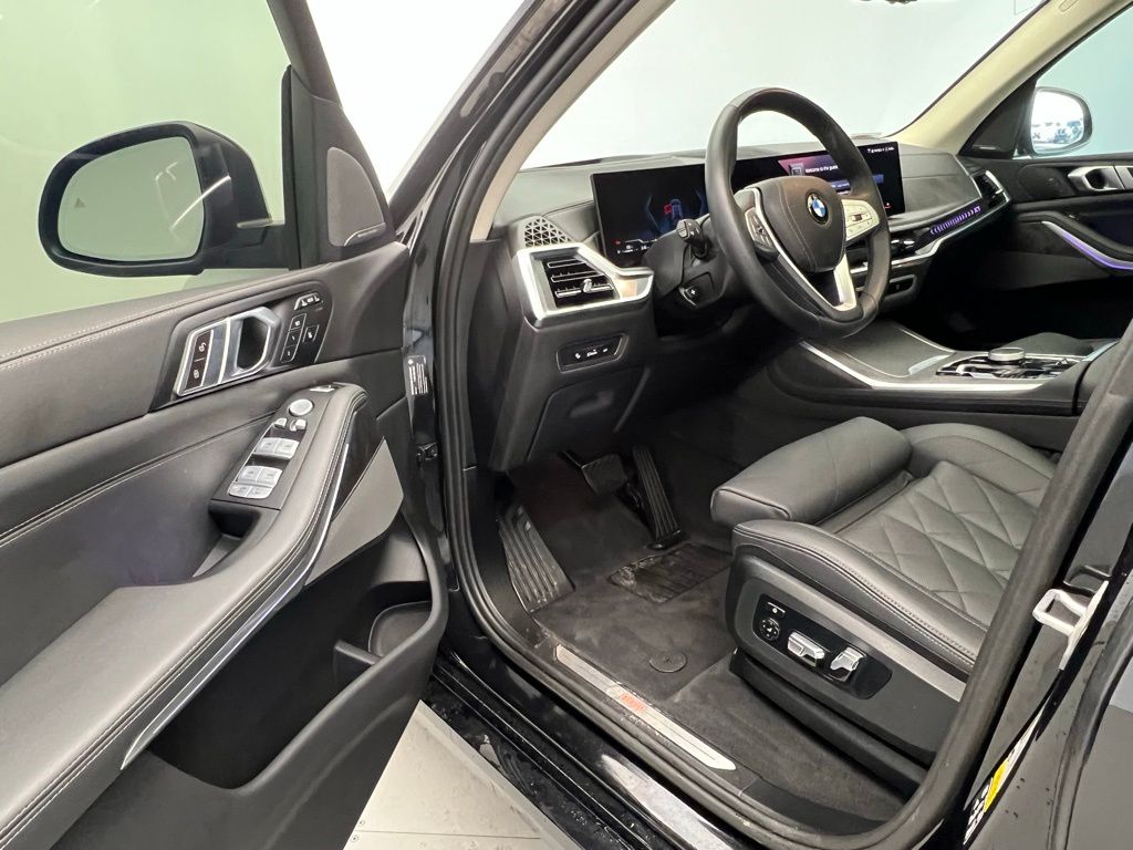 Thumbnail: 2024 BMW X7 - 23