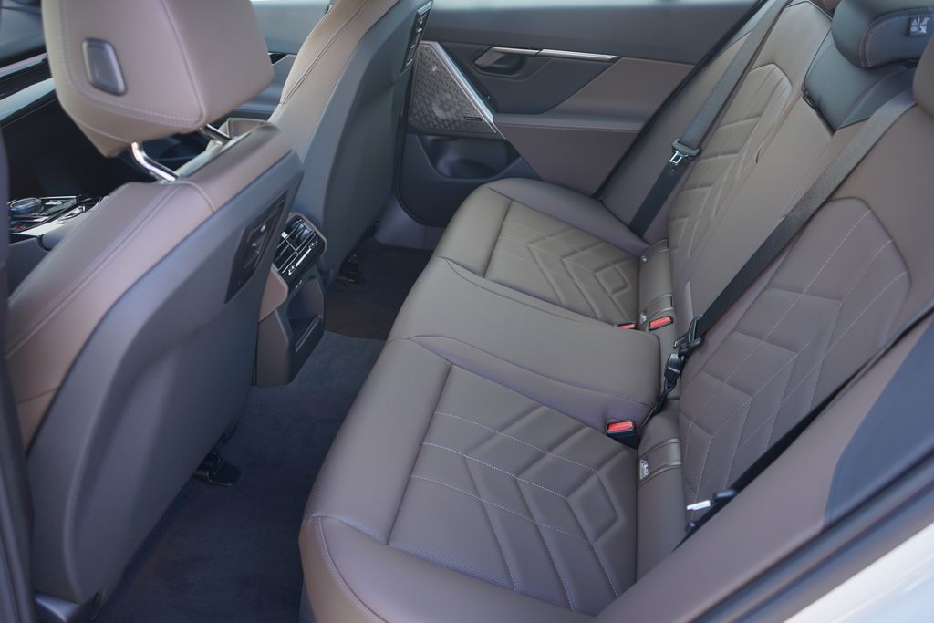 Thumbnail: 2025 BMW 5 Series - 20