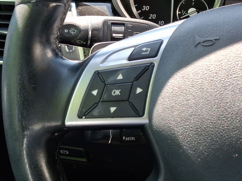 Thumbnail: 2016 Mercedes-Benz GL-Class - 21