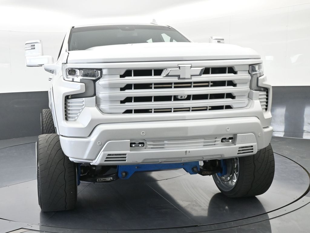 Used 2022 Iridescent Pearl Tricoat Chevrolet High Country image 9