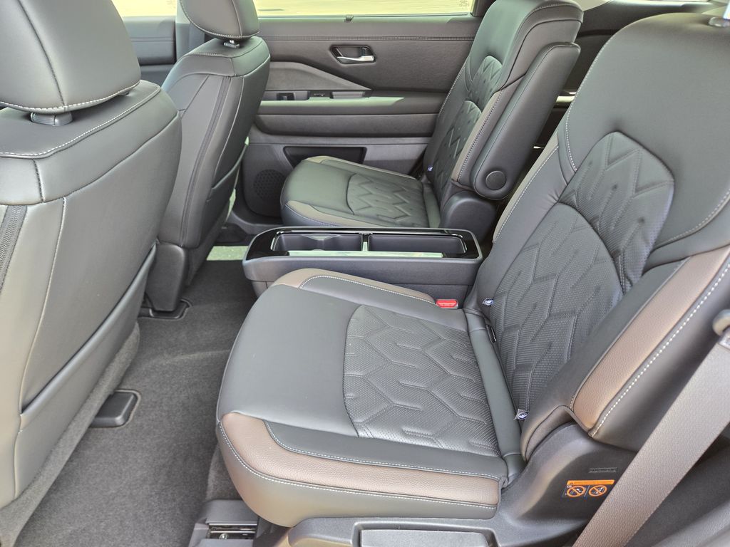 2026 Nissan Pathfinder Platinum - 8