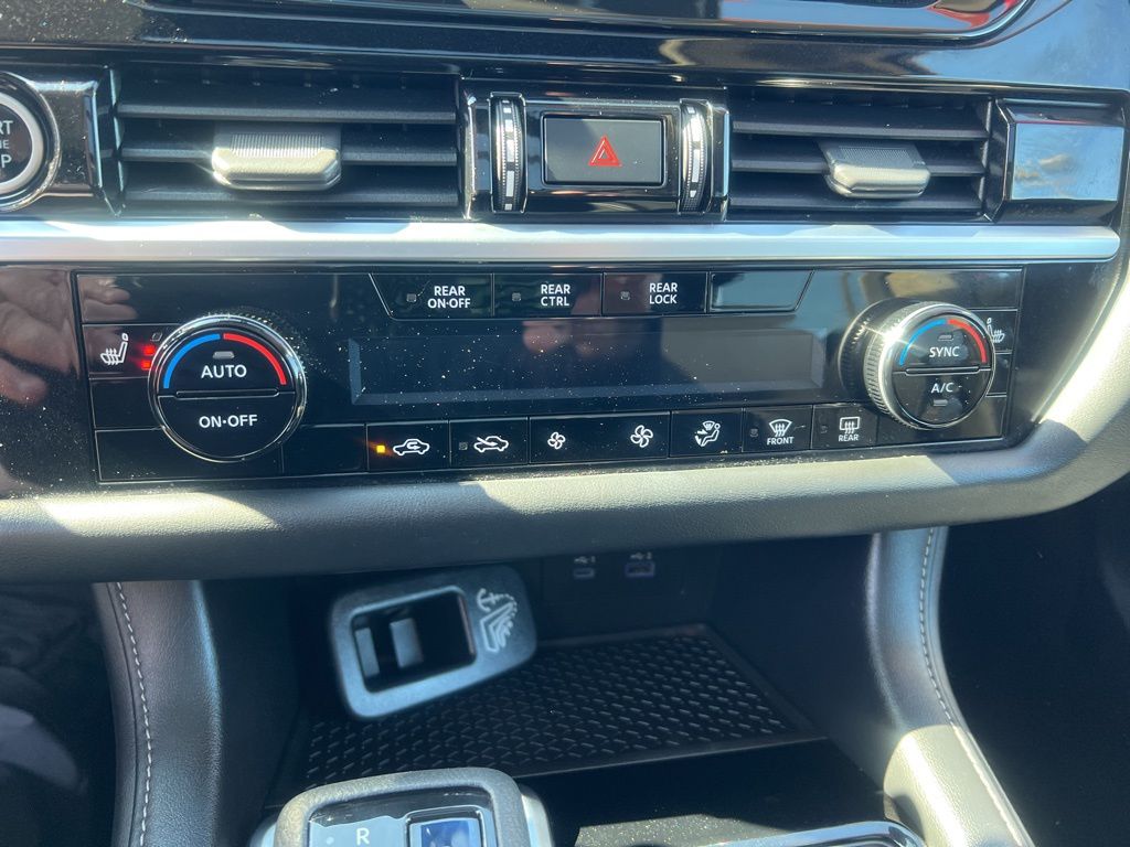 2022 Nissan Pathfinder SV photo