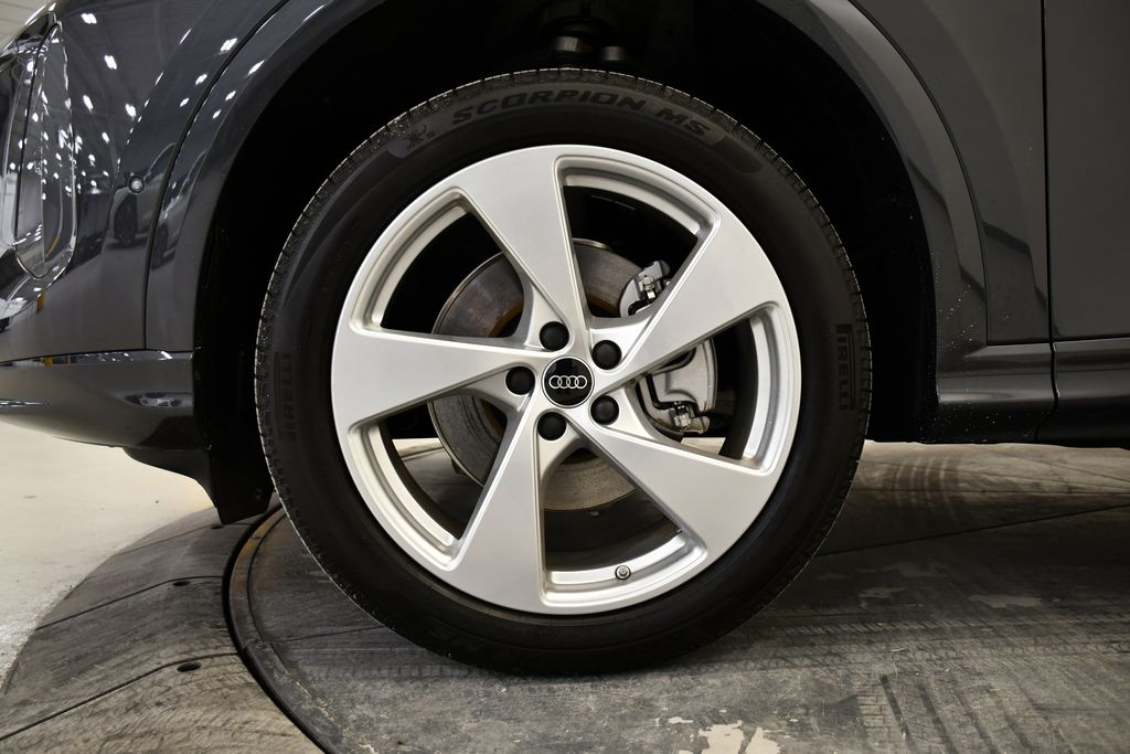 Thumbnail: 2025 Audi Q5 - 13