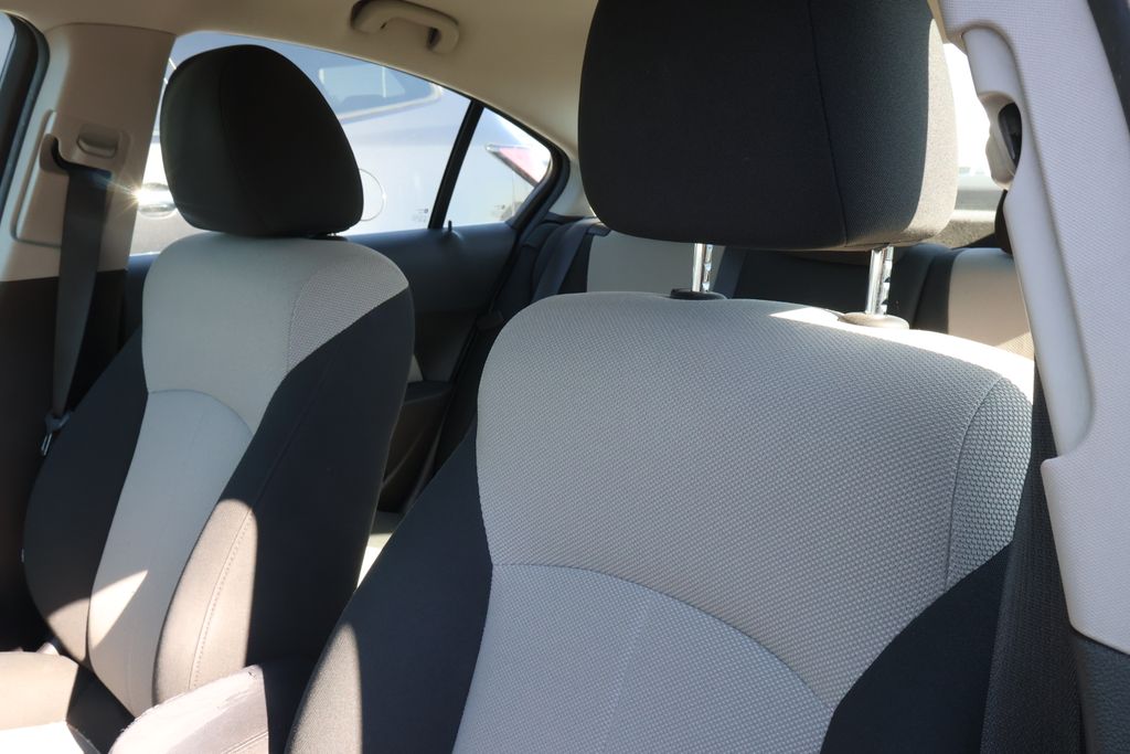 Thumbnail: 2011 Chevrolet Cruze - 10
