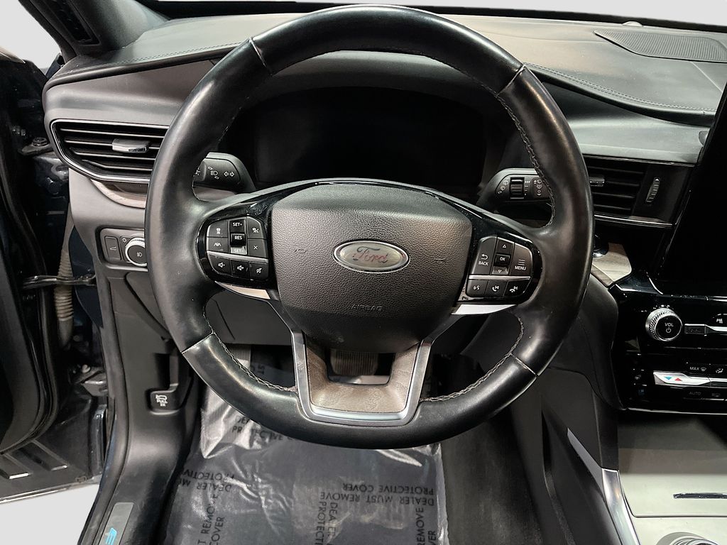 Used 2022 Blue Metallic Ford Platinum image 11