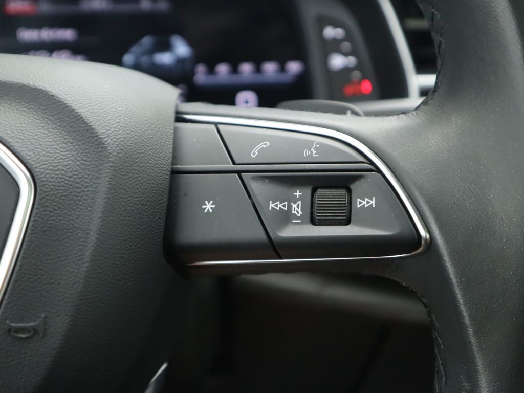 Thumbnail: 2022 Audi Q8 - 12