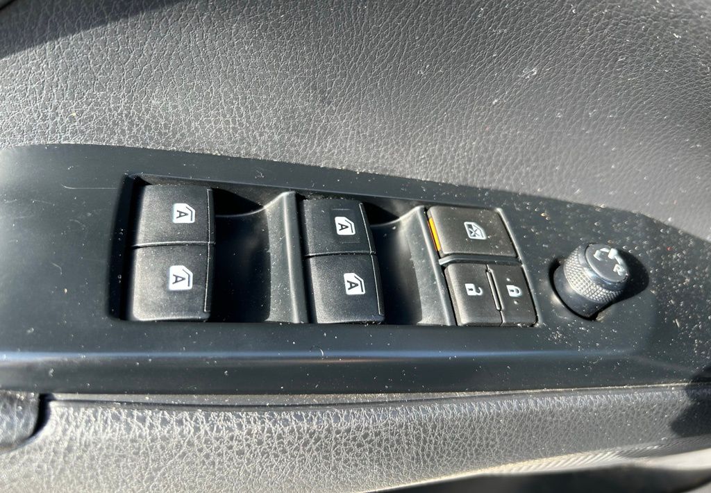 2020 Toyota Camry SE 17