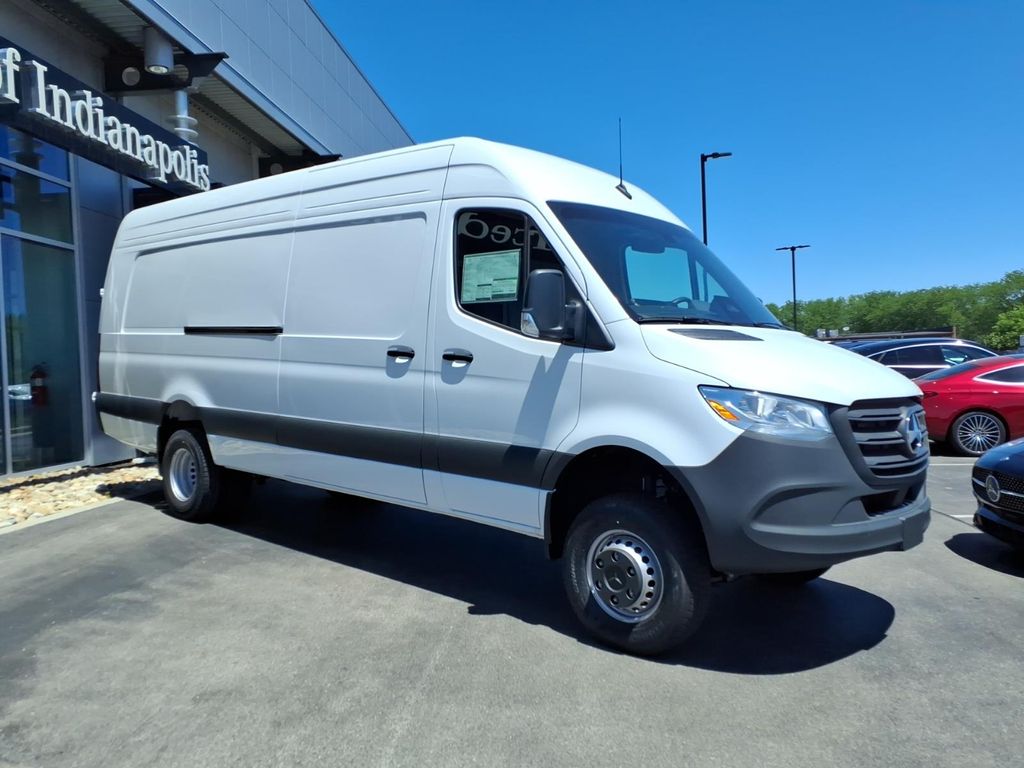 New 2026 Arctic White Mercedes-Benz Cargo 170 WB image 7