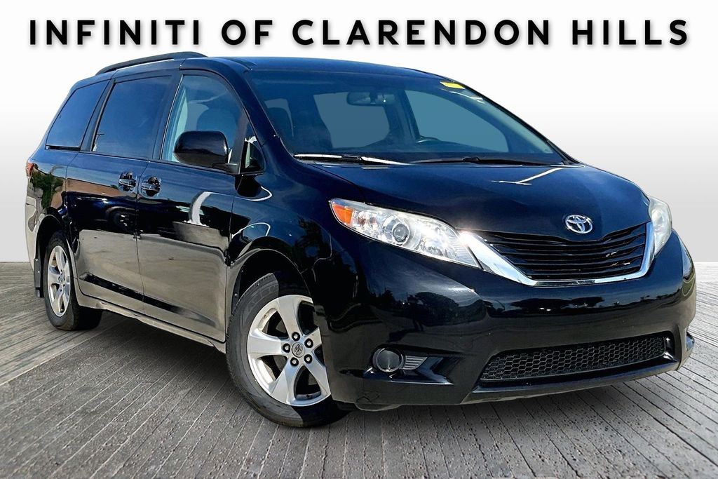 Midnight Black Metallic 2017 Toyota Sienna LE 7-Passenger Auto Access Seat FWD Minivan Front-Wheel Drive 8-Speed Automatic