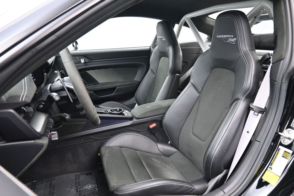 Used 2024  Porsche  image 5