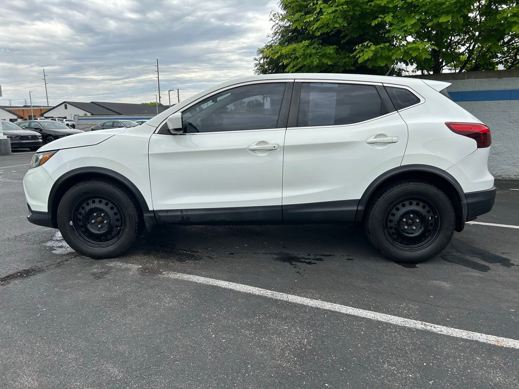 2017 Nissan Rogue Sport S 2