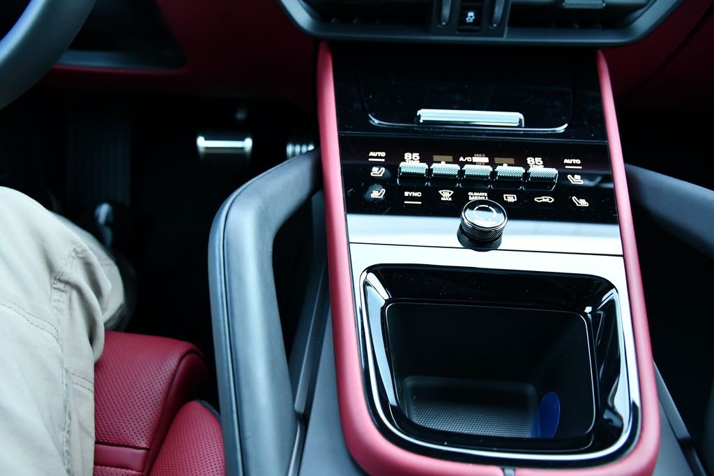 Thumbnail: 2026 Porsche Cayenne - 25