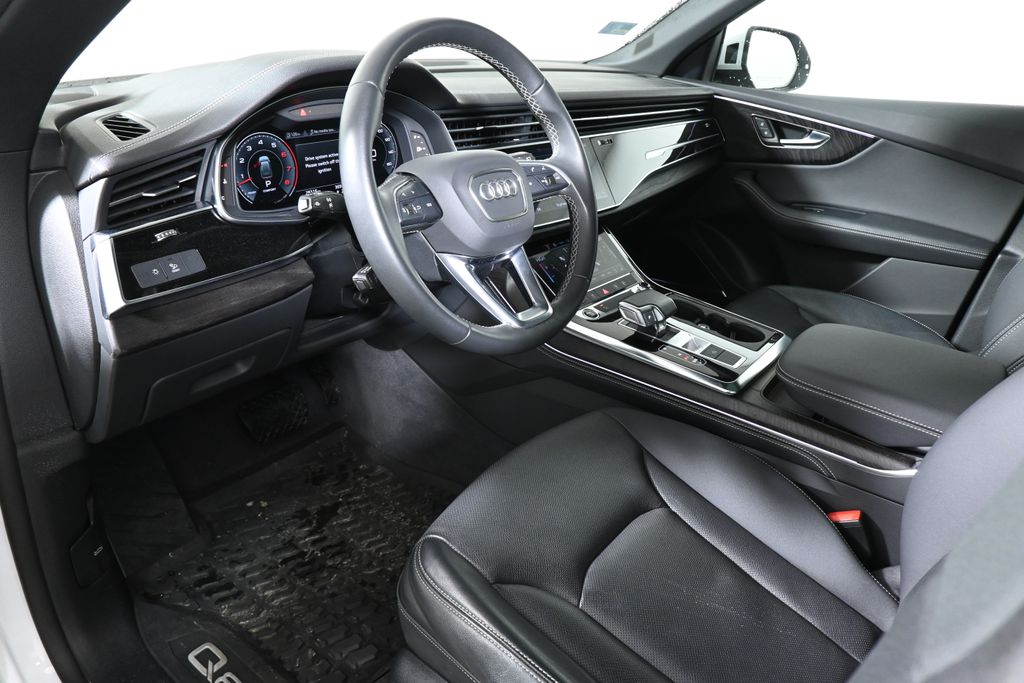 Thumbnail: 2023 Audi Q8 - 4