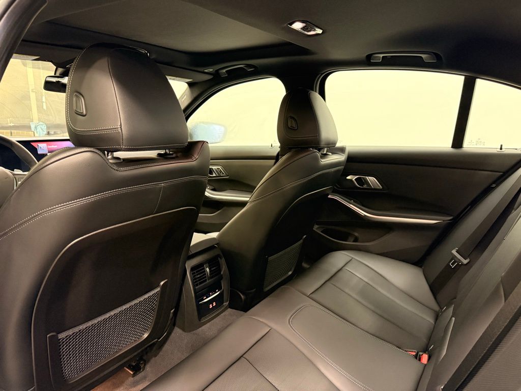 Thumbnail: 2023 BMW 3 Series - 20