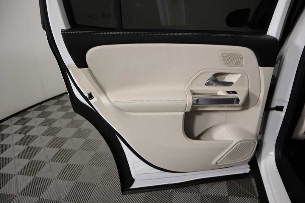 Thumbnail: 2025 Mercedes-Benz GLB - 27