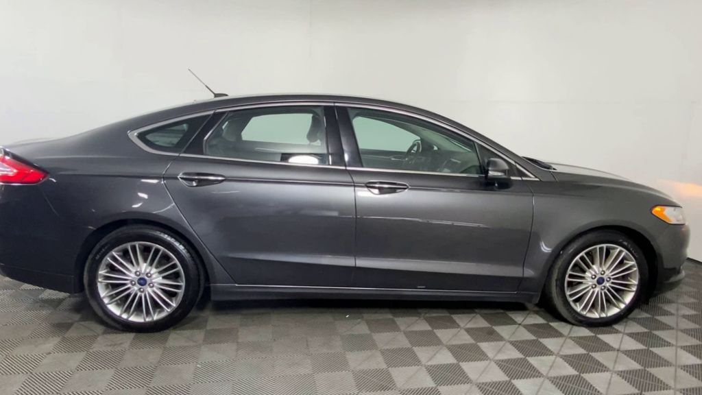 2016 Ford Fusion SE 9