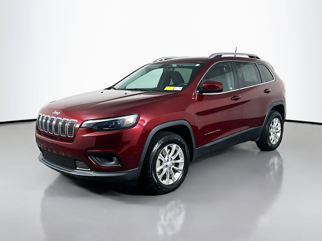 Used 2019 Red Jeep Latitude image 3