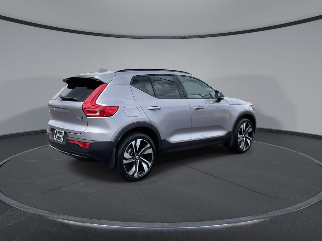 Thumbnail: 2026 Volvo XC40 - 9