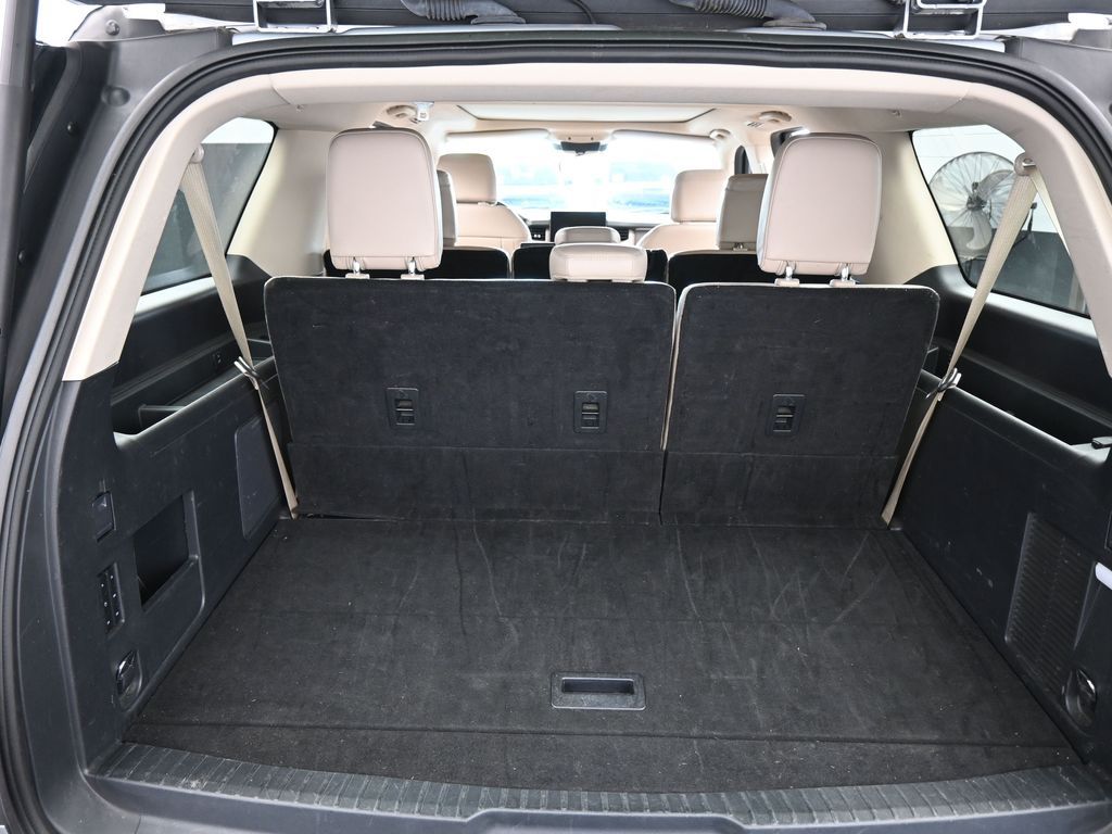 Used 2023 Silver Metallic Ford Limited image 47