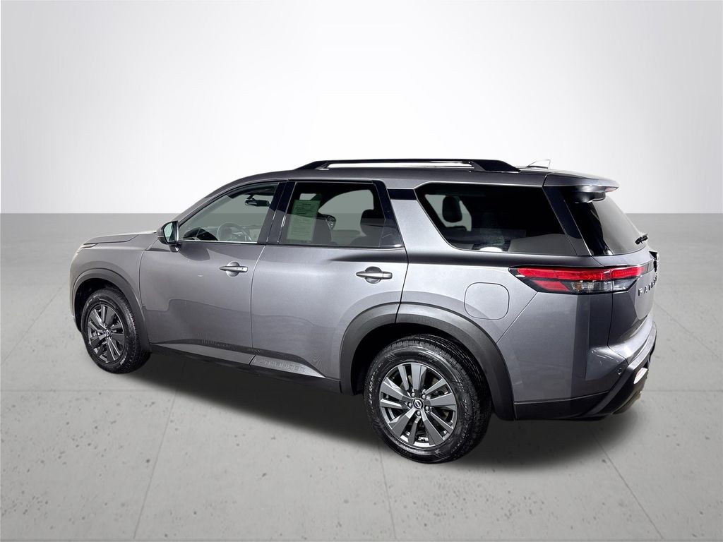 2022 Nissan Pathfinder SV