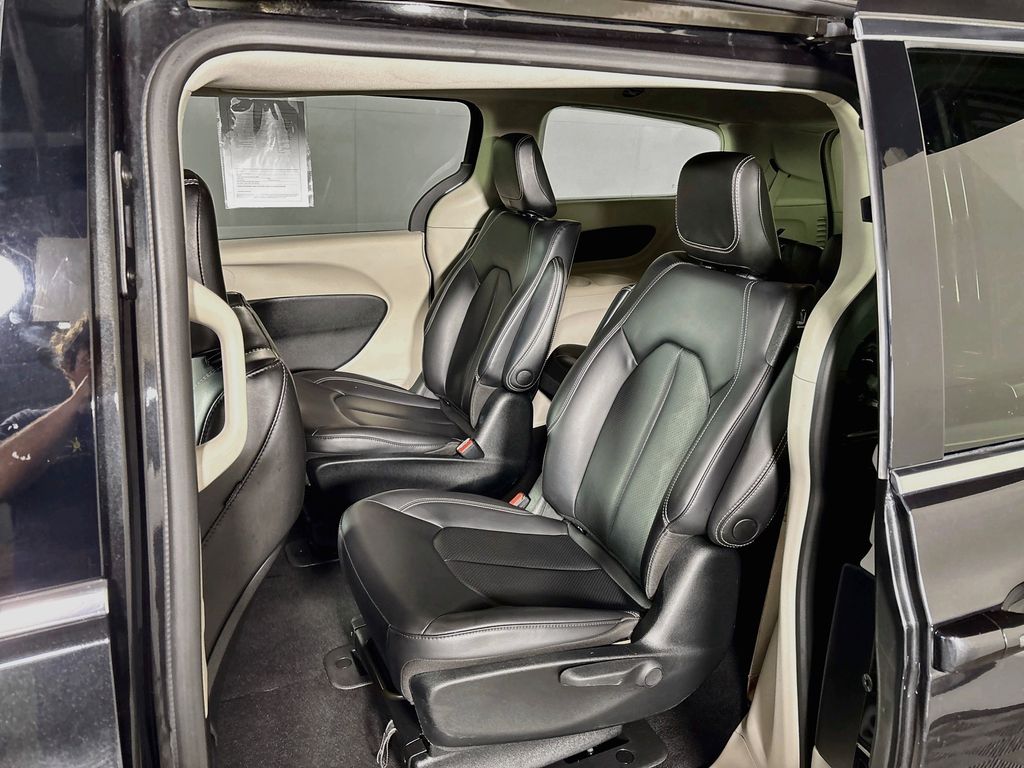 2023 Chrysler Pacifica Hybrid Touring L