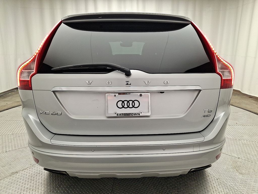 Thumbnail: 2016 Volvo XC60 - 5