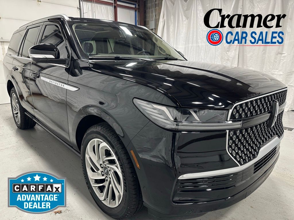 Infinite Black Metallic Clearcoat 2025 Lincoln Navigator SUV / Crossover Four-Wheel Drive Automatic