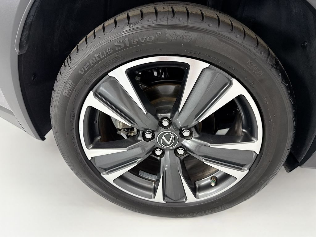 Thumbnail: 2019 Lexus UX - 31