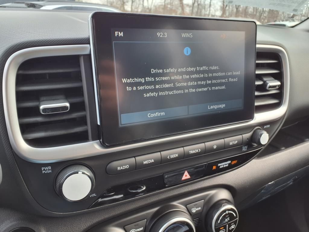 2025 Hyundai Venue SEL - 9