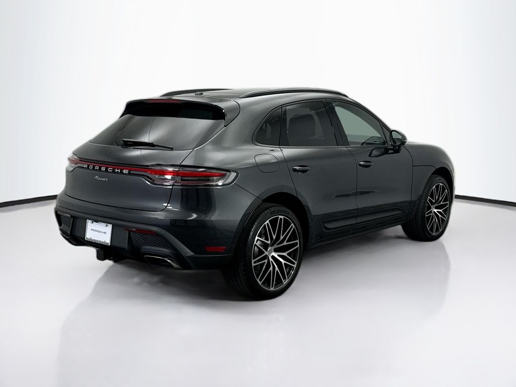 Thumbnail: 2026 Porsche Macan - 7