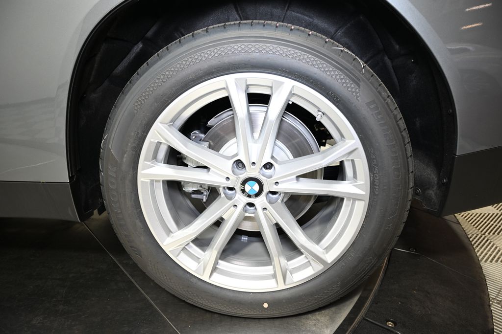 Thumbnail: 2025 BMW X3 - 13