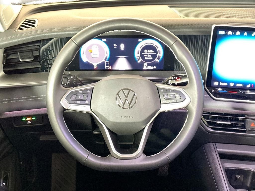 2025 Volkswagen Tiguan 2.0T SE