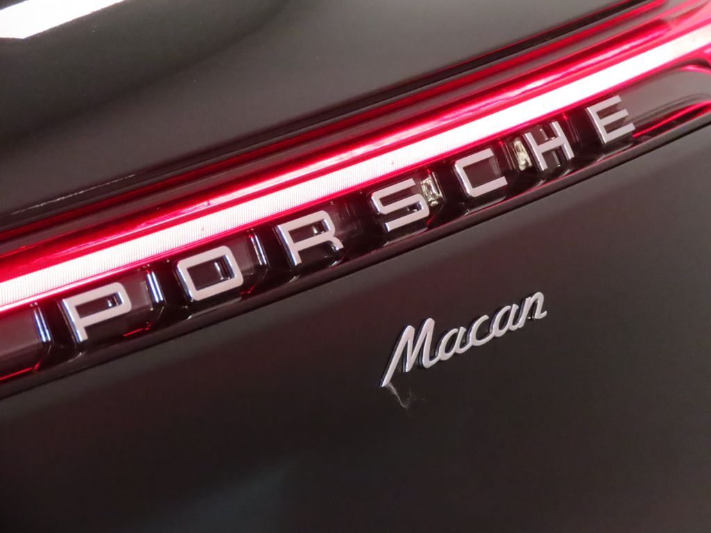 Thumbnail: 2024 Porsche Macan - 12