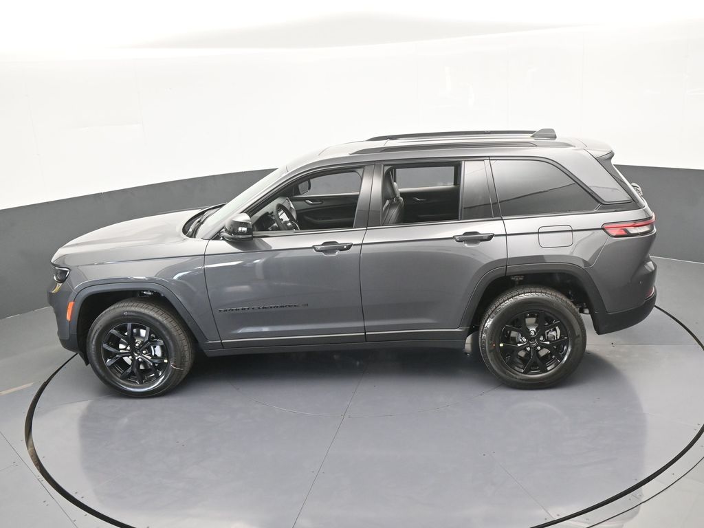 New 2025 Baltic Gray Metallic Clearcoat Jeep Altitude X image 40