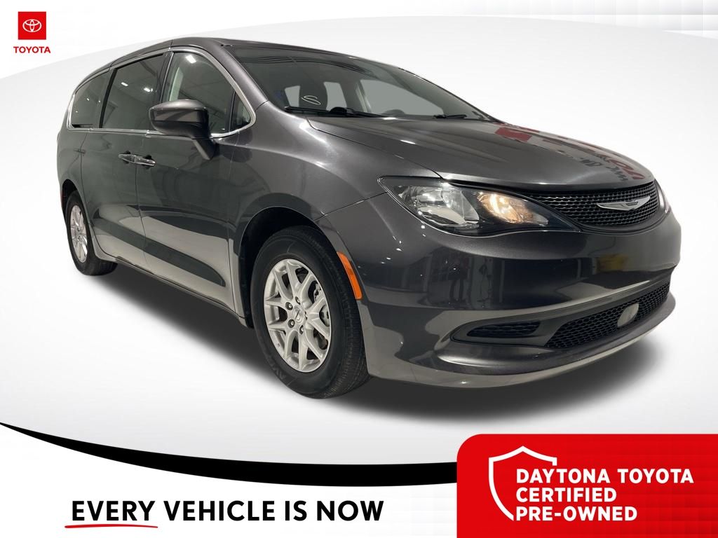 2023 Chrysler Voyager LX's photo