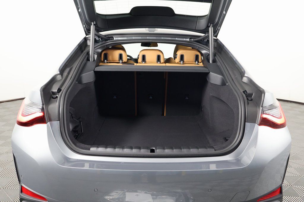 2025 BMW i4 eDrive40 8