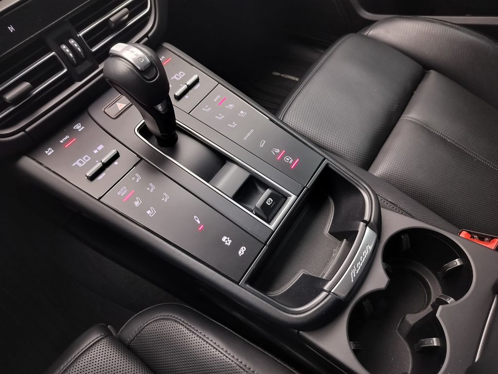 Thumbnail: 2023 Porsche Macan - 15