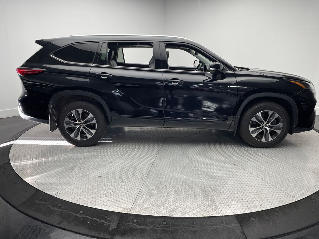 Thumbnail: 2021 Toyota Highlander - 4