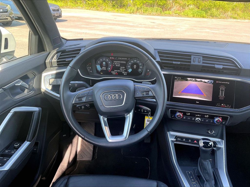 2025 Audi Q3 — photo 14