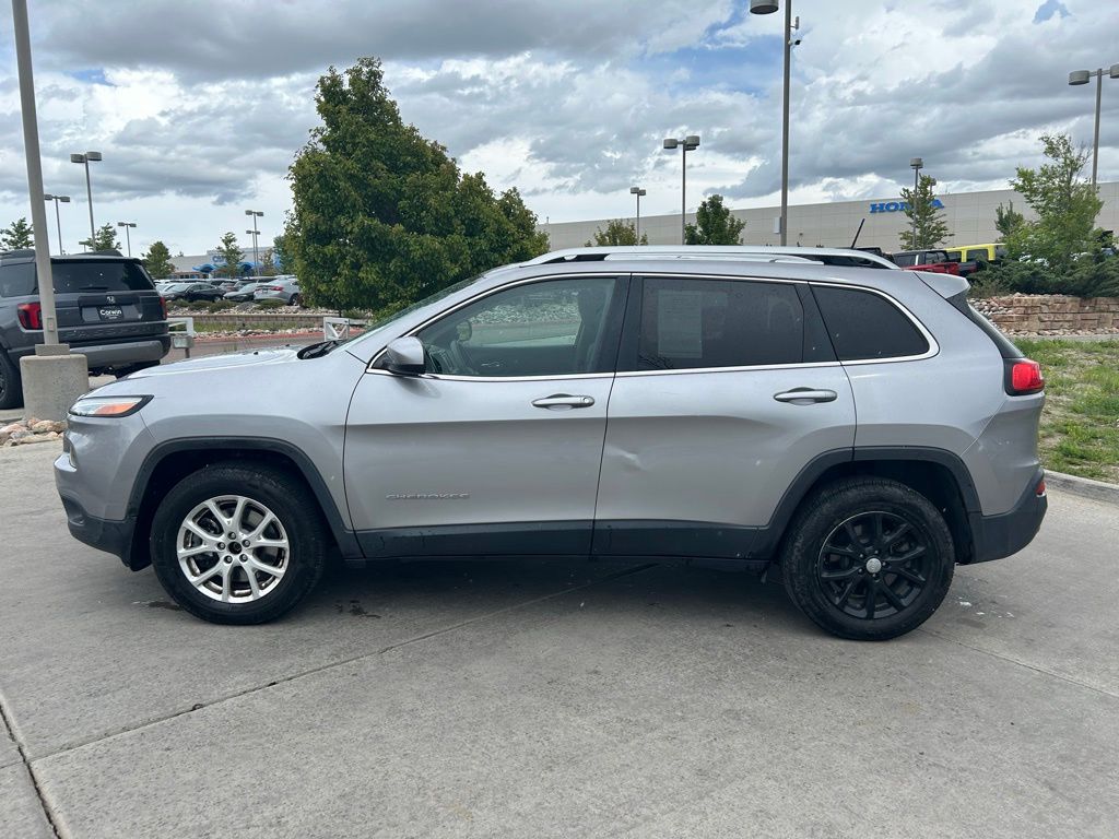 View vehicle photo 5