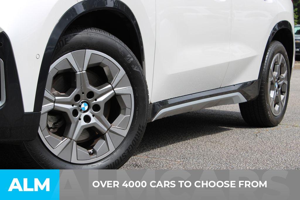 Used 2023 White BMW xDrive28i image 3