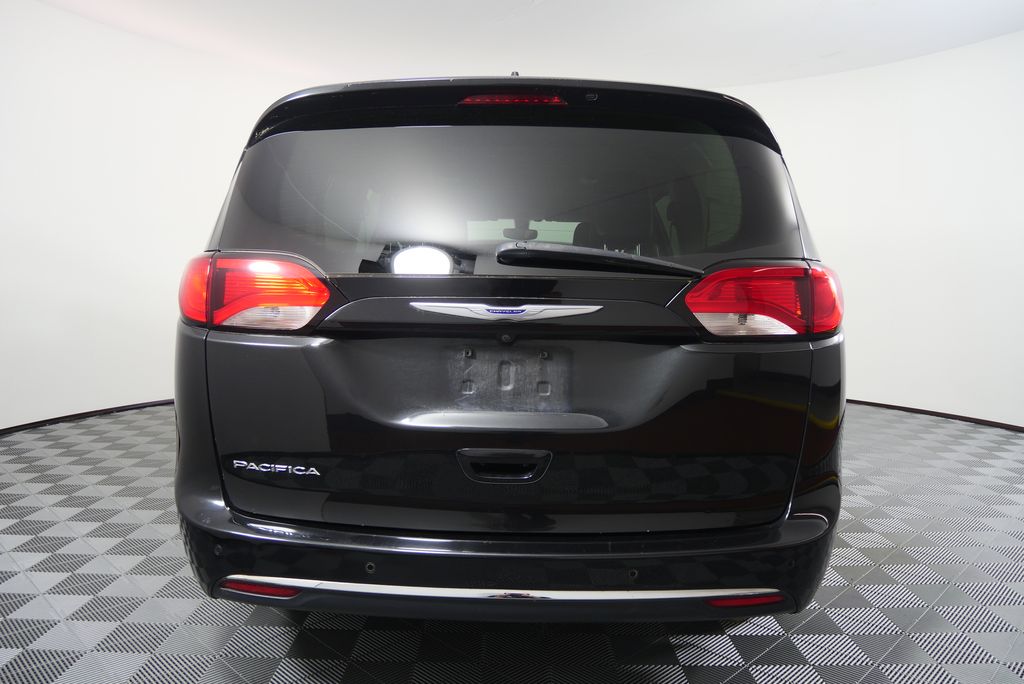 Thumbnail: 2019 Chrysler Pacifica - 4