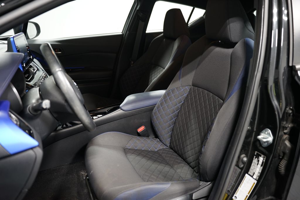 2021 Toyota C-HR LE 6
