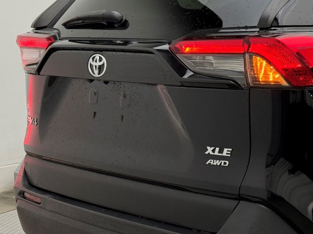 2019 Toyota RAV4 XLE Premium 14